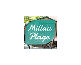 Au camping Millau Plage, à l'ombre des ses arbres centenaires, au bord du Tarn et à seulement 3 km du centre-ville, nous vous accueillons entre amis, en couple ou en famille, pour un séjour sportif ou de farniente, au gré de vos envies !